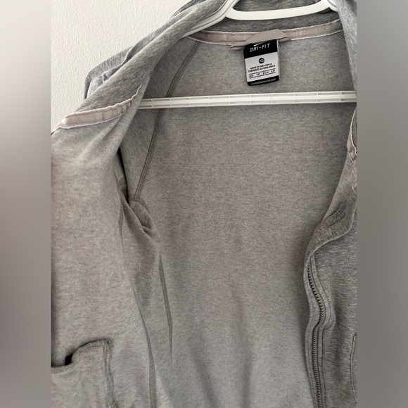 NIKE - Women’s Dri-Fit Grey Zip-Up in Extra Small - Picture 16 of 16